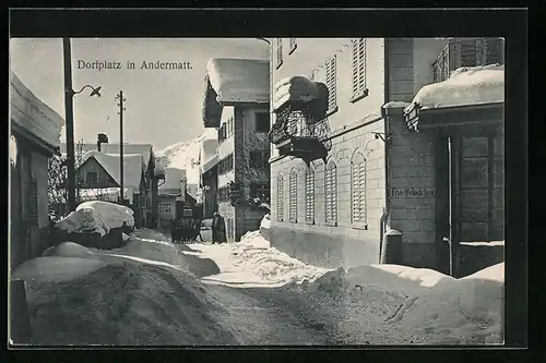AK Andermatt, Dorfplatz mit Kindern im Winter