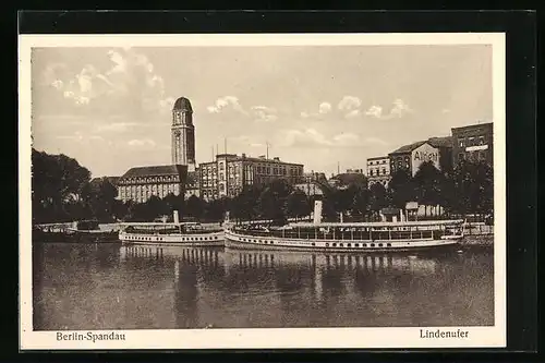 AK Berlin-Spandau, Dampfer am Lindenufer