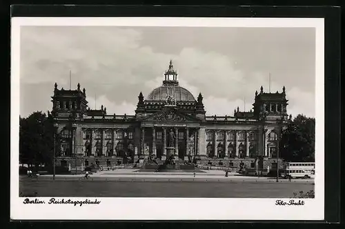 AK Berlin, Reichstagsgebäude in der Frontansicht