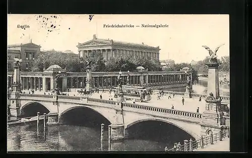 AK Berlin, Friedrichsbrücke mit Strassenbahn und Blick auf Nationalgalerie