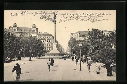 AK Berlin, Belle-Allianceplatz mit Passanten und Blick in die Friedrichstrasse