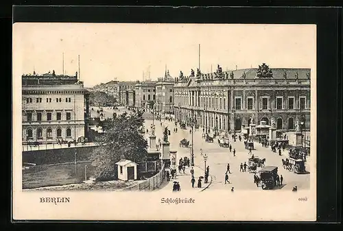 AK Berlin, Partie an der Schlossbrücke, Blick zum Zeughaus