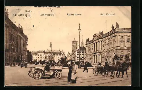 AK Berlin, Blick auf den Schlossplatz, Verkehr am Schloss und Marstall