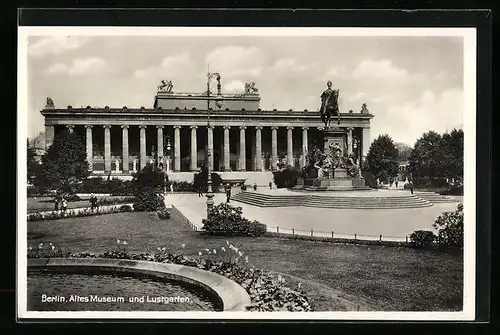 AK Berlin, Partie im Lustgarten mit dem Alten Museum