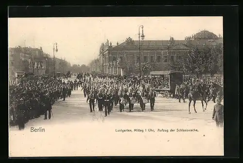AK Berlin, Partie am Lustgarten, Aufzug der Schlosswache