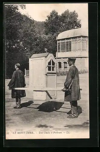 AK Le Mont-Dore, Une Chaise à Porteurs