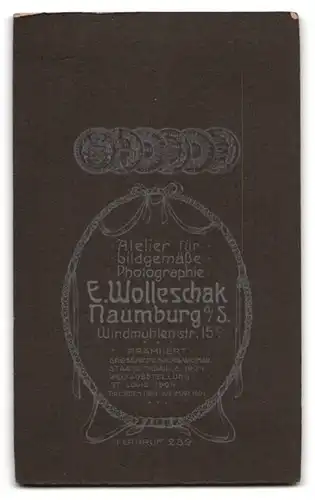 Fotografie Eduard Wolleschak, Naumburg, Windmühlenstr. 15c, Junger Mann mit Schnauzbart und Anzug