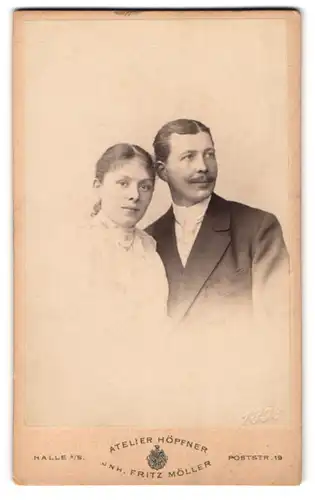 Fotografie Fritz Möller, Halle, Poststrasse 19, Elegantes Ehepaar in schicken Kleidern