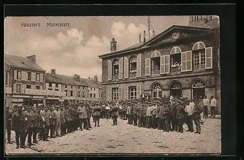 AK Vouziers, Soldaten auf dem Marktplatz, Gasthaus Deutsche Bierquelle