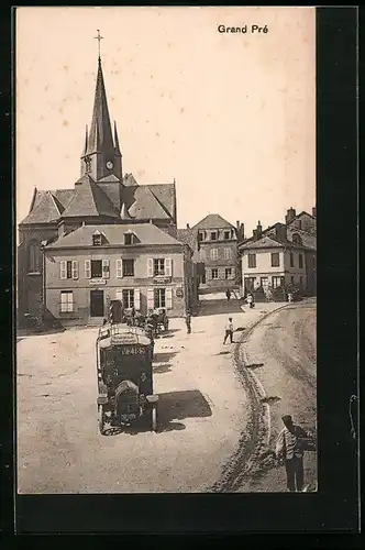 AK Grand Pré, Blick auf einen Platz, Kirchturm