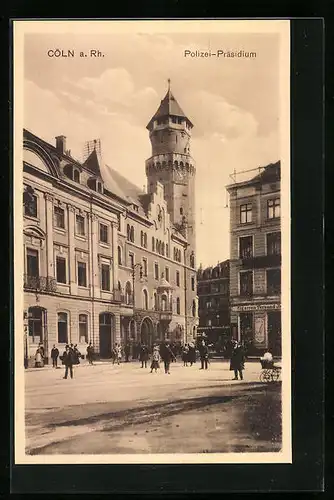 AK Köln a. Rh., Passanten am Polizeipräsidium