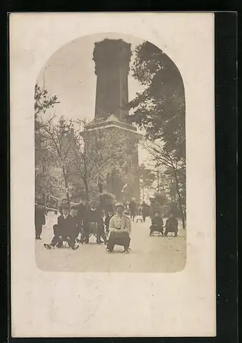 Foto-AK Rochlitz, Rodeln am Friedrich-August-Turm 1909