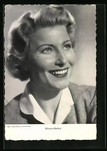 AK Schauspielerin Winnie Markus charmant lächelnd