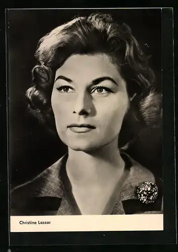 AK Schauspielerin Christine Laszar mit einer Brosche