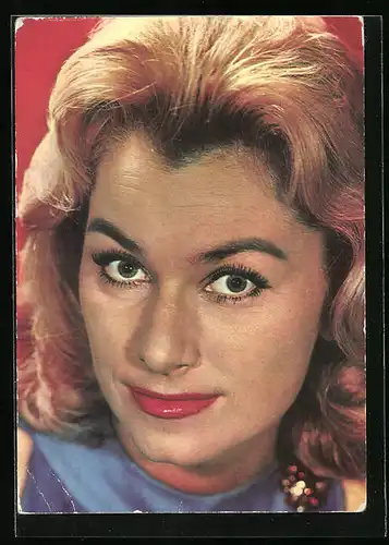 AK Schauspielerin Christine Laszar in knalligen Farben