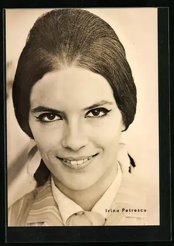 AK Schauspielerin irina Petrescu mit einer Schleife in den Haaren