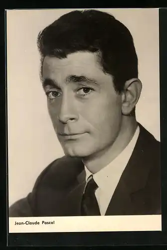 AK Schauspieler Jean-Claude Pascal im Anzug