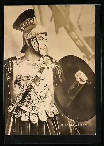 AK Schauspieler Richard Johnson in römischer Uniform