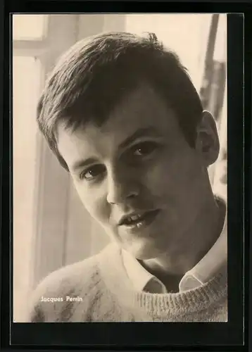 AK Schauspieler Jaques Perrin schmunzelnd