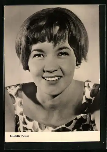AK Schauspielerin Liselotte Pulver freundlich lächelnd