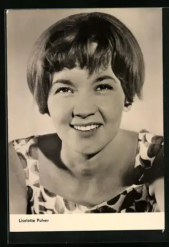 AK Schauspielerin Liselotte Pulver charmant lächelnd
