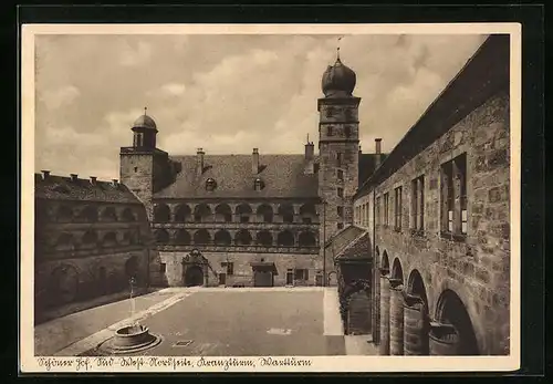 AK Kulmbach, Pfaffenburg, Hof mit Brunnen, West-Torseite