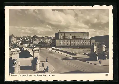 AK München, Blick auf die Ludwigsbrücke und das Deutsche Museum