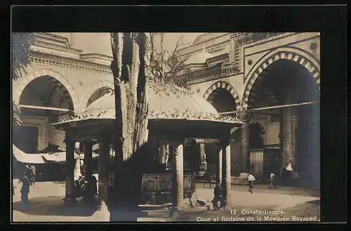 AK Constantinople, Cour et fontaine de la Mosquée Bayazed