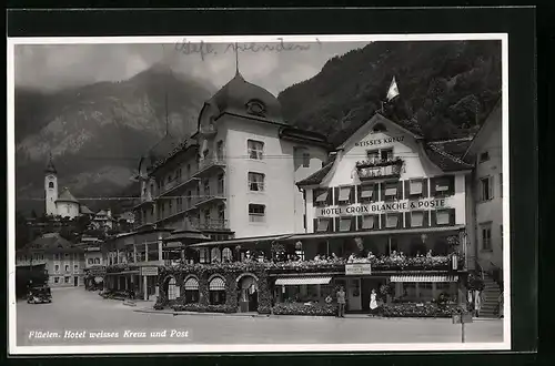 AK Flüelen, Hotel weisses Kreuz und Post - Strassenansicht mit Kirche