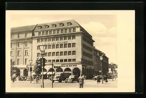 AK Berlin, Friedrichstrasse Ecke Unter den Linden mit Haus der Schweiz