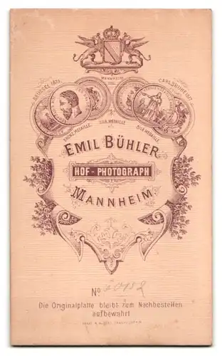 Fotografie Emil Bühler, Mannheim, Kleinkind mit überraschtem Gesichtsausdruck