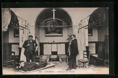 AK Lourdes, Interieur des Piscines