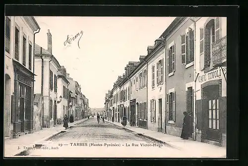 AK Tarbes, La Rue Victor-Hugo