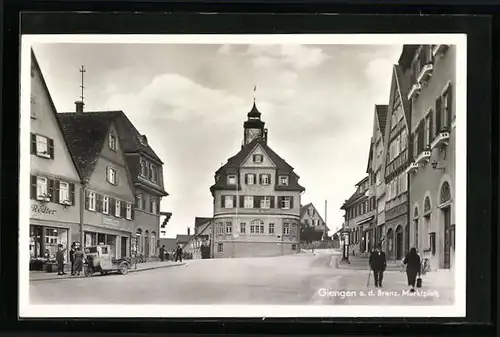 AK Giengen a. d. Brenz, Marktplatz mit Passanten