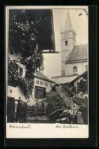 AK Henndorf, Am Dorfbach, Blick zur Kirche