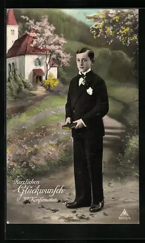Foto-AK Photochemie Berlin Nr. 6323 /4: Knabe mit Gebetsbuch vor einer Studiokulisse, Konfirmation