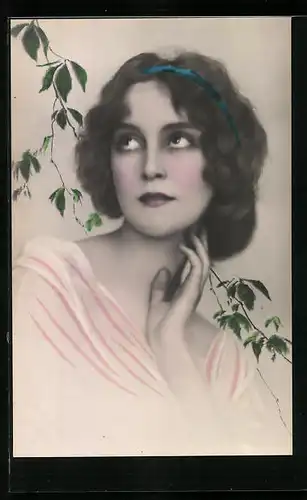 Foto-AK Photochemie Berlin Nr. 5126-6: Fräulein im Seidentuch