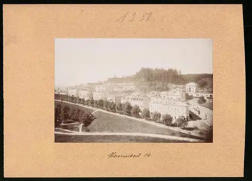 Fotografie Brück & Sohn Meissen, Ansicht Marienbad, Blick auf die Wohnhäuser an der Bahnhofsstrasse