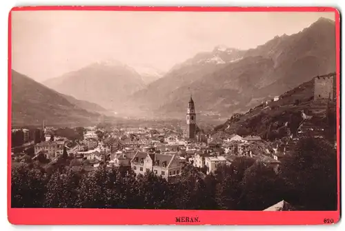 Fotografie Würthel & Spinnhirn, Salzburg, Ansicht Meran, Blick auf die Stadt mit Kirchturm, Panorama