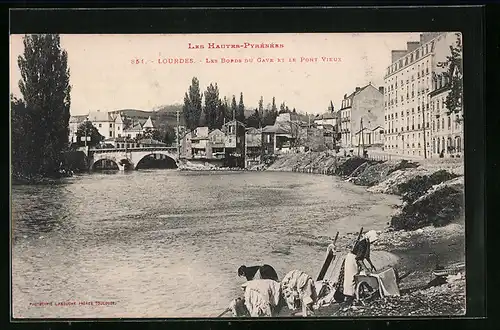 AK Lourdes, Les Bords du Gave et le Pont Vieux