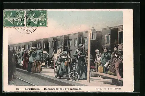 AK Lourdes, Debarquement des malades