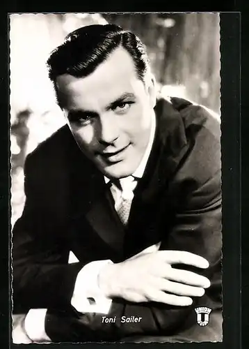 AK Schauspieler Toni Sailer in dunklem Anzug