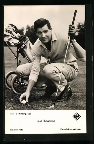 AK Schauspieler Paul Hubschmid während er Golf spielt