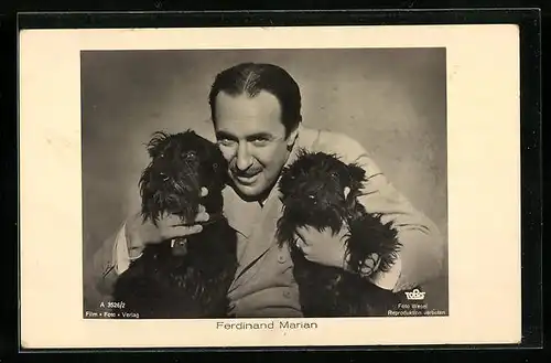 AK Schauspieler Ferdinand Marian mit zwei Terriern