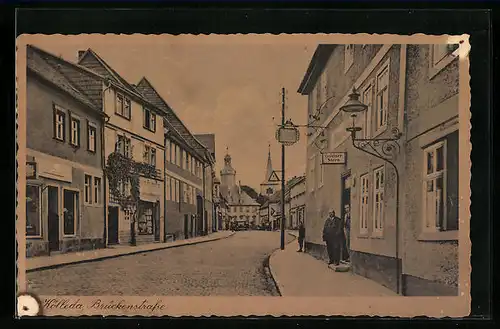 AK Kölleda, Brückenstrasse mit Gasthaus Goldner Stern und Geschäften