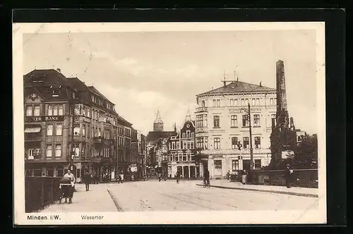 AK Minden i. W., Wesertor mit Bäckerstrasse und Kriegerdenkmal