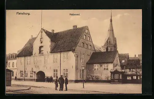 AK Flensburg, Strassenpartie am Hafenamt