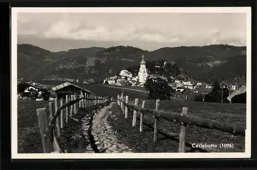 AK Castelrotto, Ortsansicht vom Feldweg aus