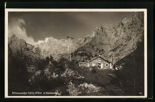 AK Mittenwald, Mittenwalder Hütte mit Karwendel