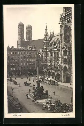 AK München, Marienplatz mit Strassenbahn aus der Vogelschau
